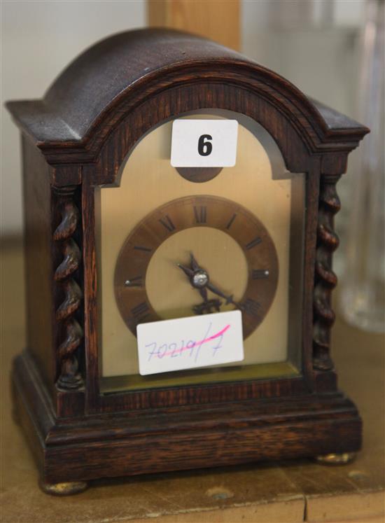An oak mantel timepiece